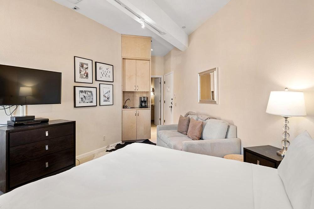 Independence Square 304, Stylish With Downtown Views & Great Location Hotel Aspen