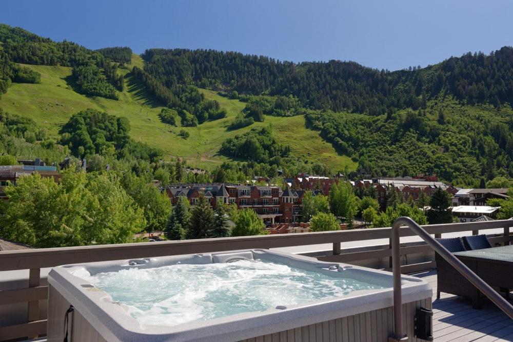 Independence Square 304, Stylish With Downtown Views & Great Location Hotel *